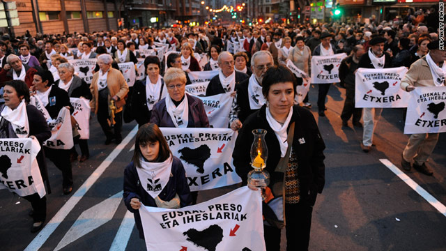 Thousands of people marched in favor of the imprisoned members of separatist group ETA in Bilbao on January 8.