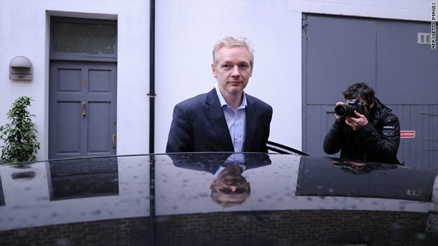 t1larg.assange.gi.afp.jpg