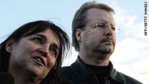 Curt Knox and Edda Mellas speak to the media on December 5, 2009, as they leave Perugia's prison.