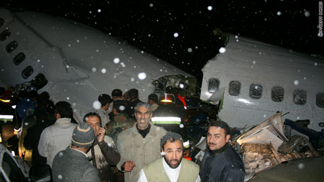 t1larg.iran.crash.afp.gi.jpg
