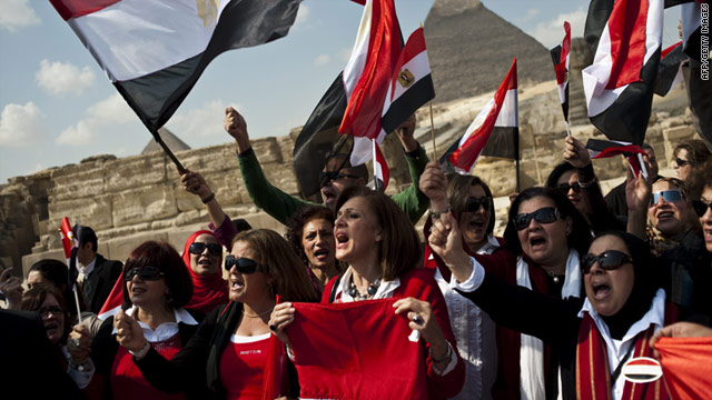 Egyptian tour guides rally near the pyramids outside Cairo on Monday.