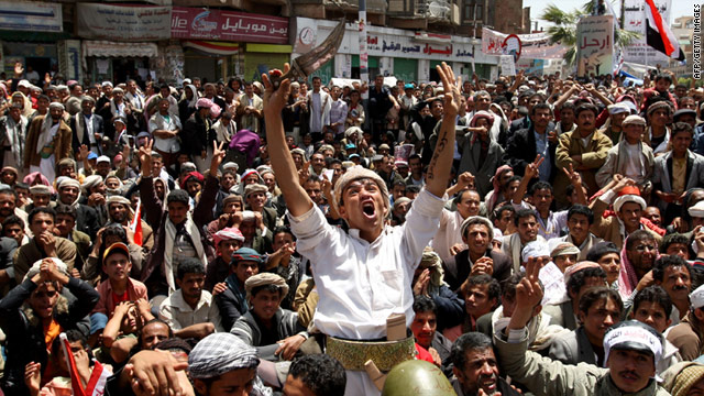 Tens of thousands of Yemeni protesters demonstrated again on Sunday against the government in Sana.