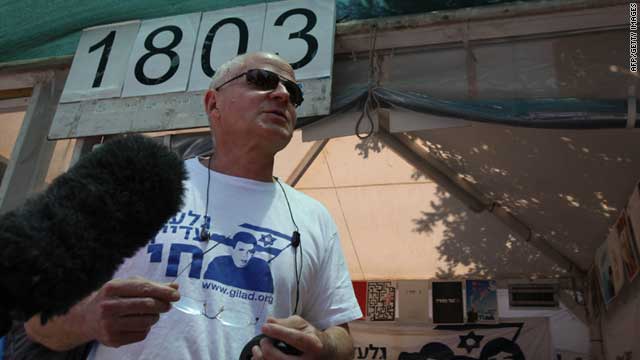 Noam Shalit at his protest tent, outside Prime Minister Benjamin Netanyahu's residency in Jerusalem on June 2, 2011.