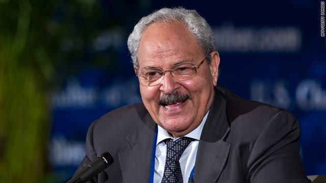 Former Egyptian Finance Minister Samir Radwan speaks in Washington on April 14, 2011.