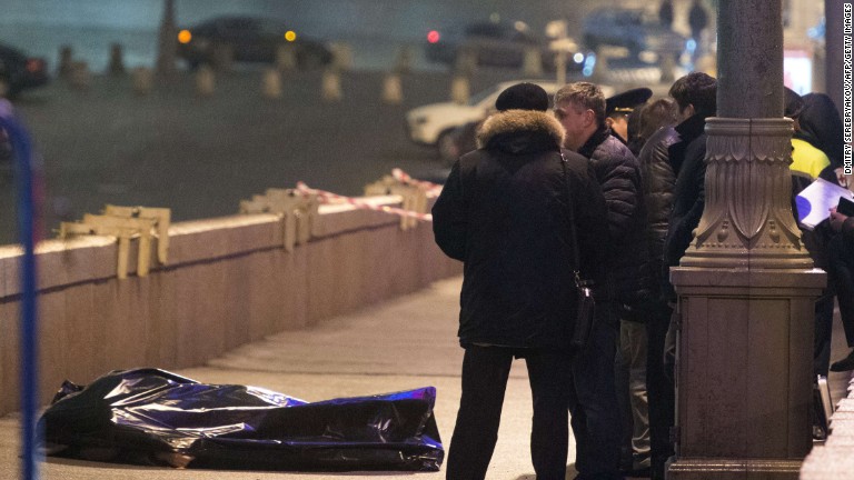 Russian opposition gathers to mourn Boris Nemtsov