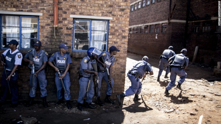 Looting, arson as South African attacks spread