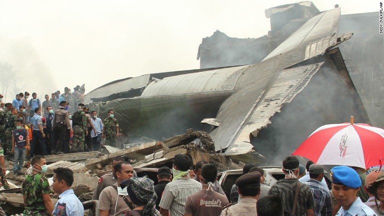 135 die as plane crashes into city