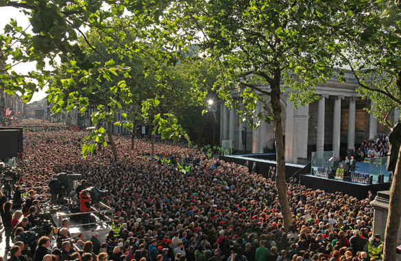 Obama draws a large crowd in Dublin 