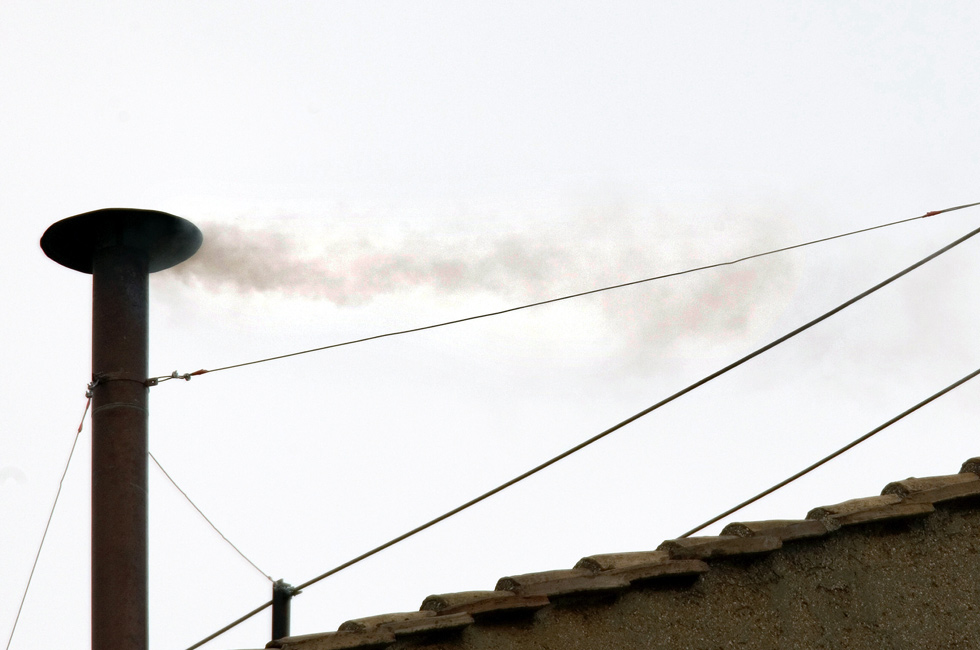 http://i.cdn.turner.com/cnn/interactive/2013/03/world/pope-conclave/media/white-smoke.jpg