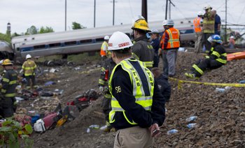 KHAY-FM - Amtrak crash: Video shows train speeding up before.