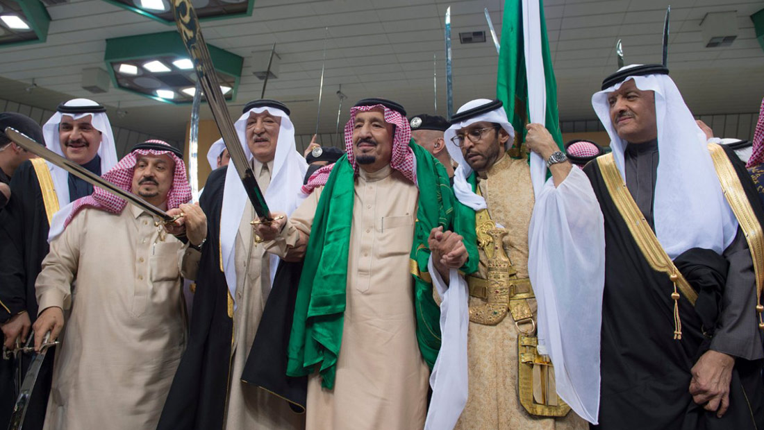 بالفيديو.. الملك سلمان يشارك في حفل العرضة السعودية ضمن  الجنادرية  - CNNArabic.com