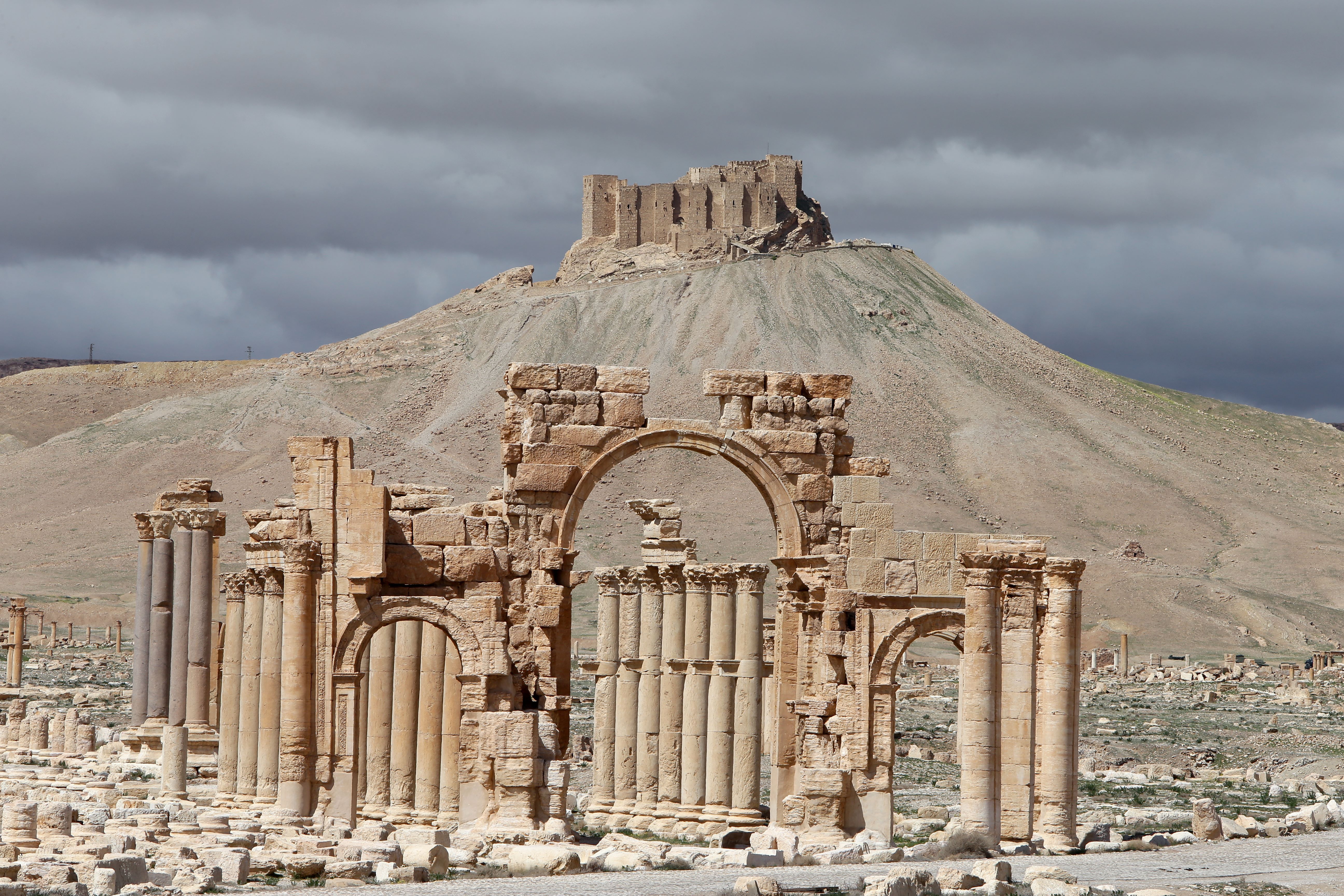 تنظيم  داعش  يعدم عالم آثار سورياً في تدمر - CNNArabic.com