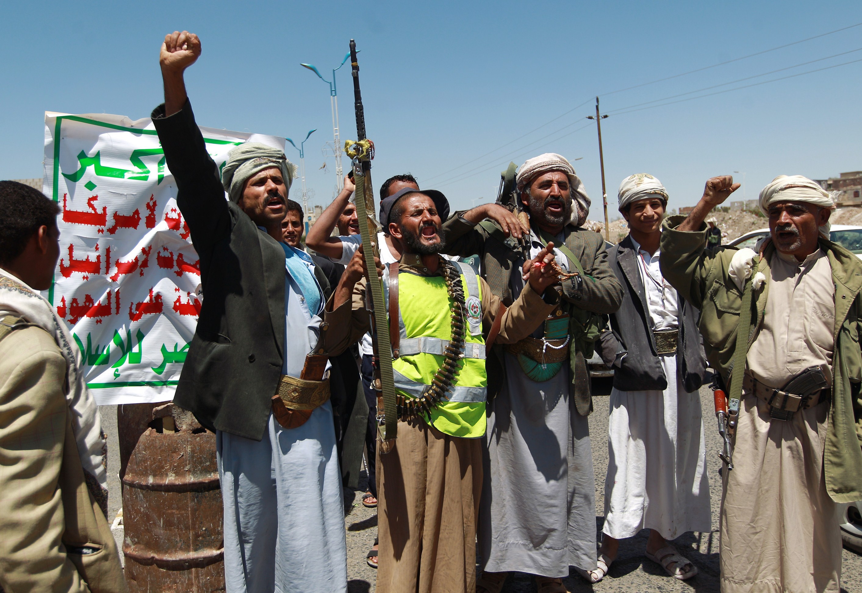 إخوان اليمن يدعون أنصارهم للصبر.. الشرطة والحوثيون  أصدقاء  ووكالات إيرانية تحذر السعودية من انتقال الثورة إليها - CNNArabic.com