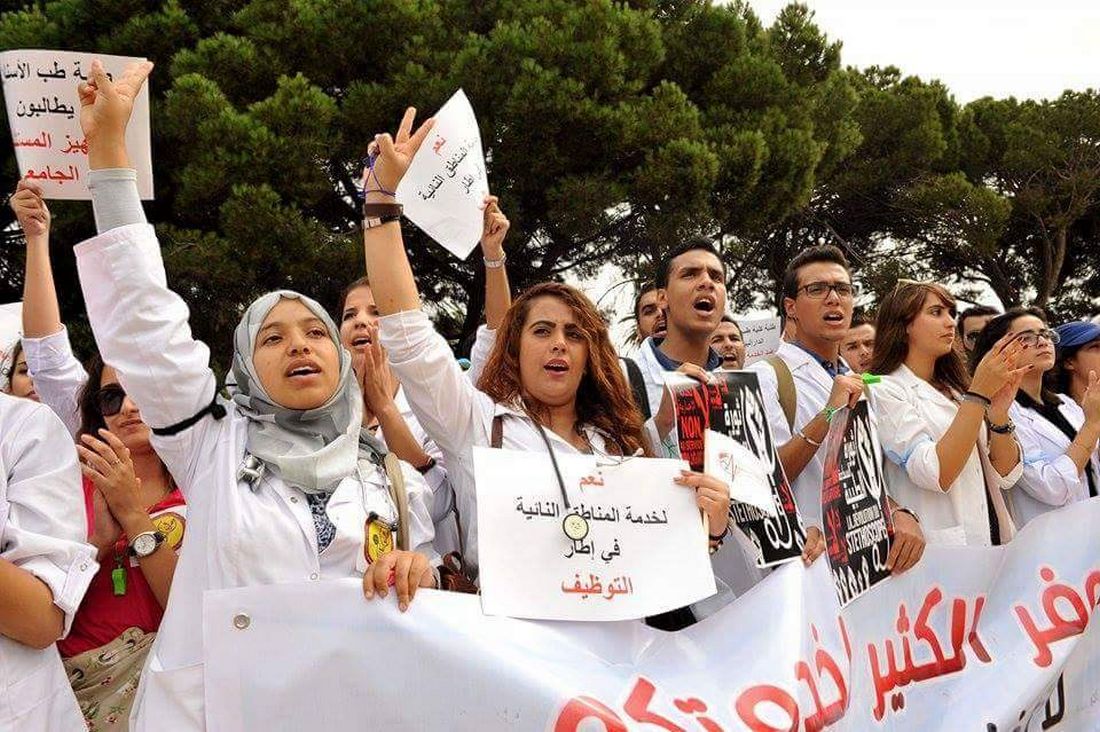 آلاف الطلبة الأطباء يحتجون في المغرب ضد  الخدمة الإجبارية  ووزير الصحة يرّد بقوة - CNNArabic.com