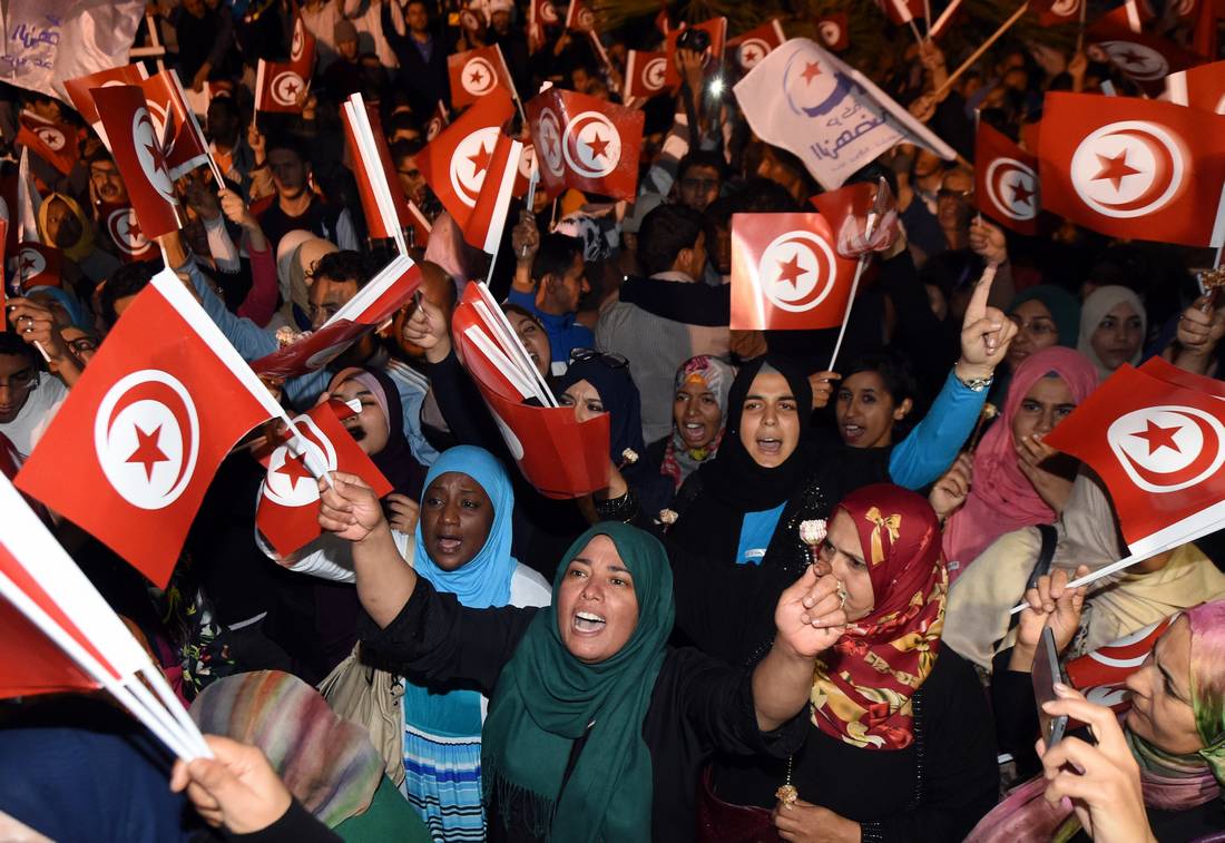 التعديل الحكومي الواسع في تونس يثير مواقف متعارضة بين المنتقدين والمرّحبين - CNNArabic.com