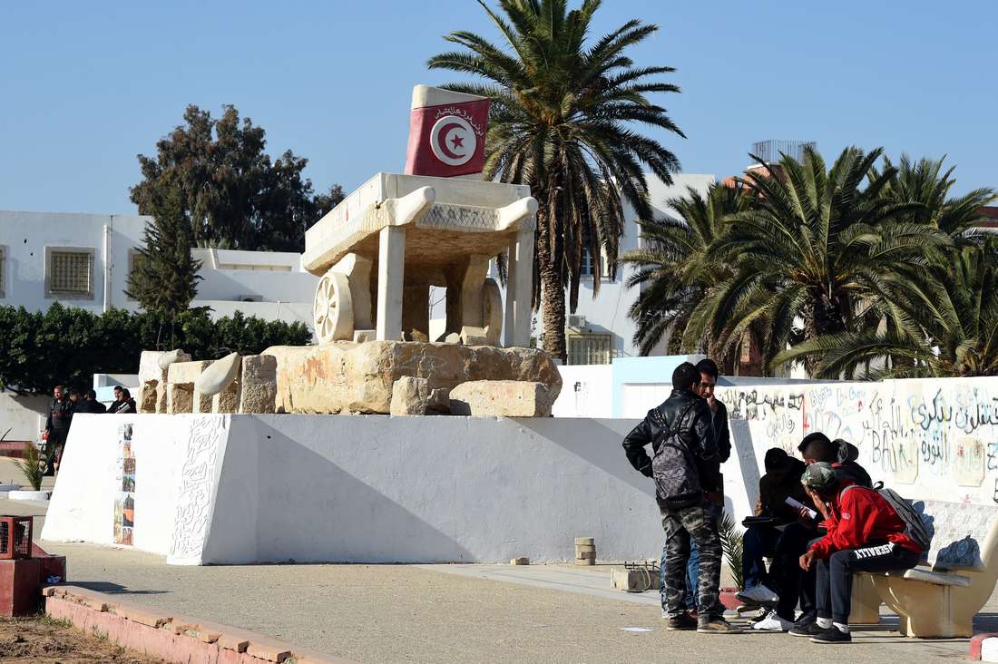 تونس تحتفل بذكرى ثورتها في أجواء باهتة وسط مشاكل اقتصادية وتحديات أمنية - CNNArabic.com
