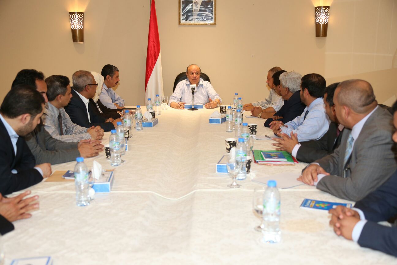 اليمن: هادي يترأس أول اجتماع للحكومة اليمنية في عدن  - CNNArabic.com