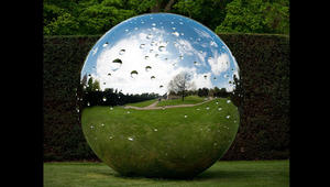 تخيّل.."لسان كبير" يتحول إلى تمثال ورؤوس إبل تتحول لقطع فنية