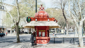 أكشاك لشبونة "التجميلية" تستفيق بعد سبات عميق