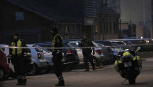 الشرطة الدنماركية تطوق موقع البناية التي تم الهجوم فيها على رسام الكاريكاتير وأنصاره 14 فبراير/ شباط 2015