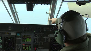 القاهرة تنفي التعاقد مع شركات أجنبية لإيجاد الصندوقين الأسودين لطائرة مصر للطيران وتؤكد "التنسيق" الدولي