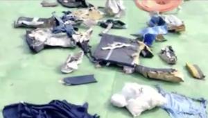 بالفيديو: ما هي الروايات والسيناريوهات المتضاربة عما حدث لطائرة مصر للطيران 