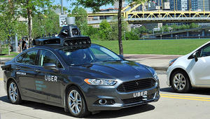 هذه السيارة تجوب الشوارع دون سائق خلف مقودها