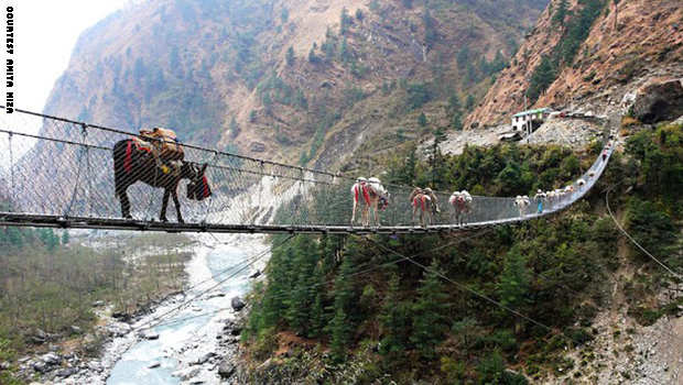 141023153438-footbridge-han_0.jpg