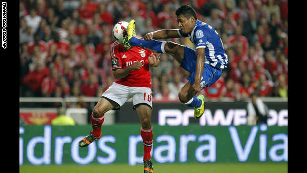 "إدواردو سالفيو" يسجل أول هدف للنصف النهائي من مباراة كأس البرتغال لكرة القدم.