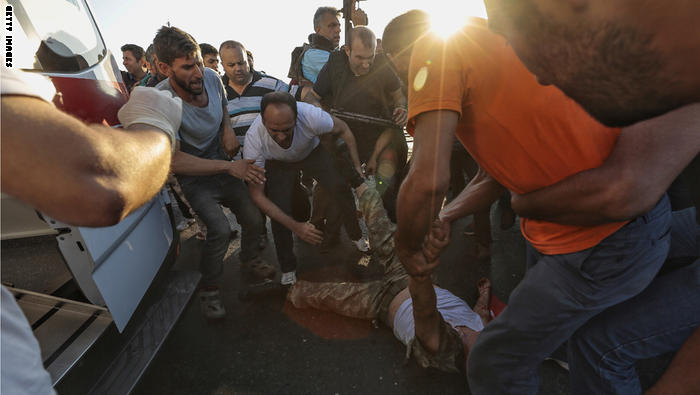تونس والمغرب تدينان محاولة الانقلاب في تركيا.. والجزائر تؤكد عدم وجود ضحايا من مواطنيها