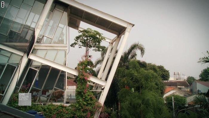 ما سر تصميم “المنزل المائل” في جاكرتا؟