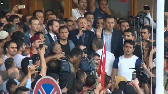 هل أعطى الانقلاب في تركيا هدية لأردوغان لتعزيز قوته؟