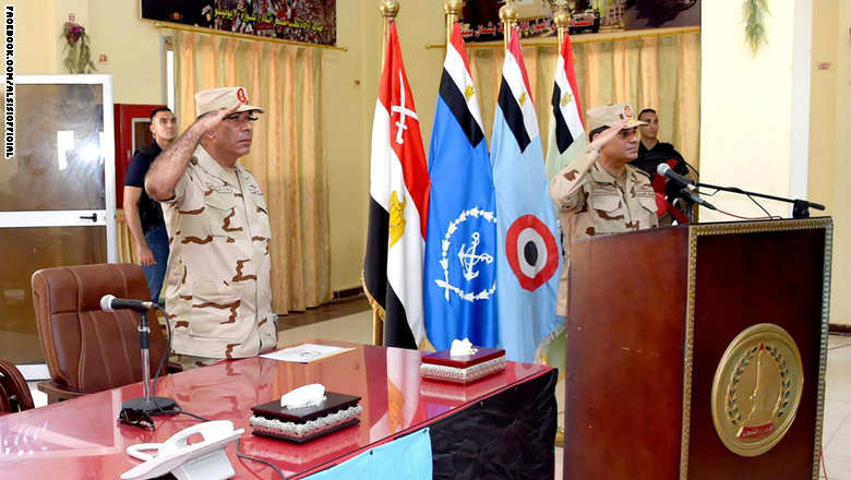 الرئيس المصري السيسي يزور القوات المصرية في سيناء بعد الهجمات الدامية. 11113035_1181466141879723_8217914540342286139_o