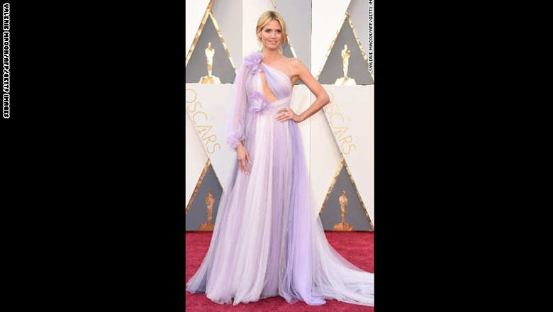 بأكبر حدث في هوليوود.. هكذا تألق المشاهير على السجادة الحمراء لجوائز 