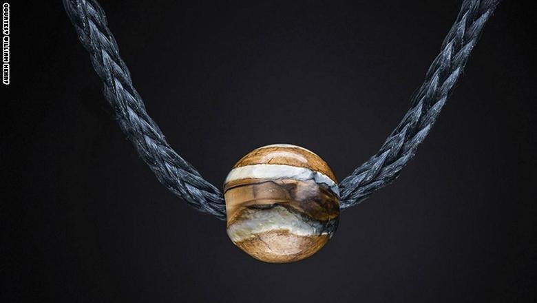 بقايا عظام "وحوش" ما قبل التاريخ تتحول إلى مجوهرات فاخرة 