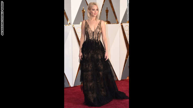 بأكبر حدث في هوليوود.. هكذا تألق المشاهير على السجادة الحمراء لجوائز 