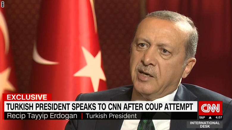 بأول مقابلة له بعد محاولة الانقلاب.. أردوغان يتحدث لـCNN عن اللحظات الأولى بعد تلقيه الأنباء وتحركه لمطار إسطنبول