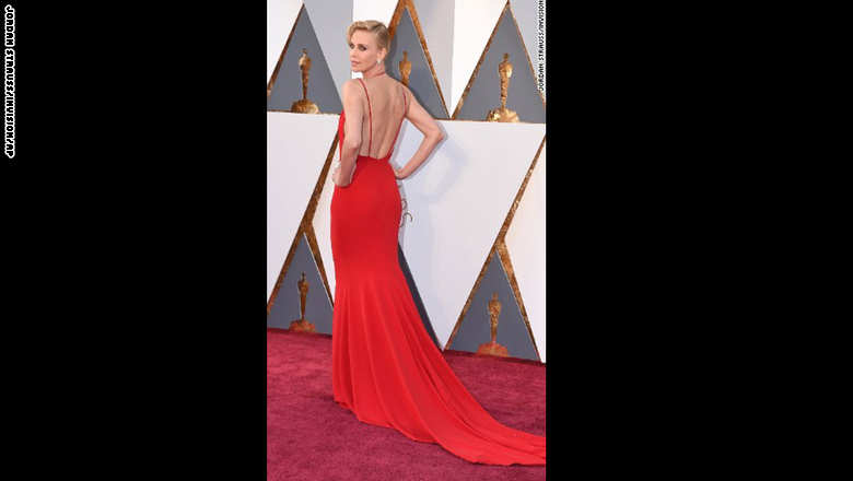 بأكبر حدث في هوليوود.. هكذا تألق المشاهير على السجادة الحمراء لجوائز 