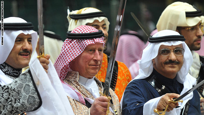 ولي العهد البريطاني يرقص مع وزير السياحة السعودي