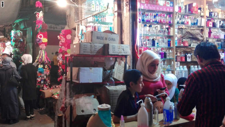 سوق "الحميدية" في دمشق عند الساعه الثانية بعد منتصف الليل 5_353