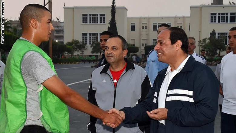 السيسي يتفقد الأنشطة التدريبية لطلبة الكلية الحربية