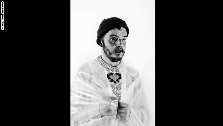 نينو عاش حياة التشرد مدة 7 سنين.