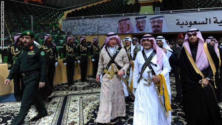 الأمير مقرن بن عبدالعزيز آل سعود برفقة الأمير تشارلز 