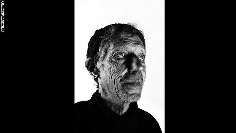 أليساندرو أعطى منزله لابنته الحامل التي لم تستطع تحمل نفقة بيت جديد.