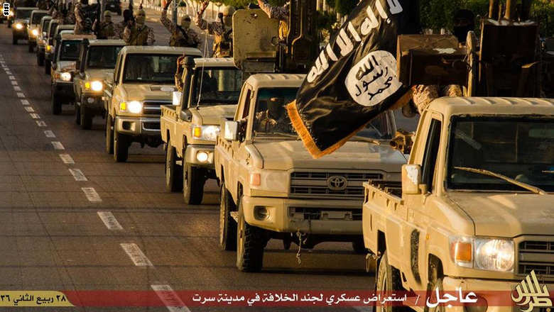 بالصور.."داعش" في استعراض للقوة بشوارع ليبيا B-Ju-MaCUAAnpy5