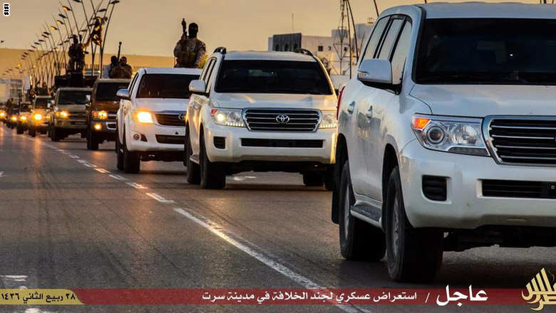 بالصور.."داعش" في استعراض للقوة بشوارع ليبيا B-JvJK3CUAAJ327
