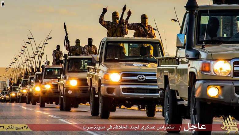 بالصور.."داعش" في استعراض للقوة بشوارع ليبيا B-JvVoVCAAAxoEK