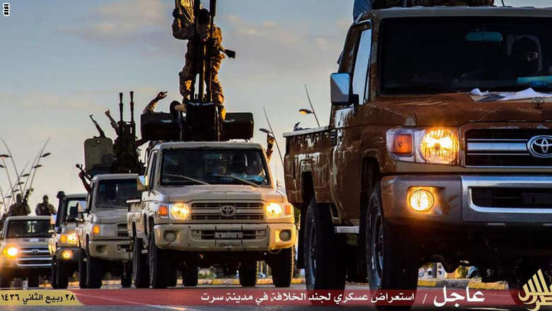 بالصور.."داعش" في استعراض للقوة بشوارع ليبيا B-Jv_ldCMAAs-xG