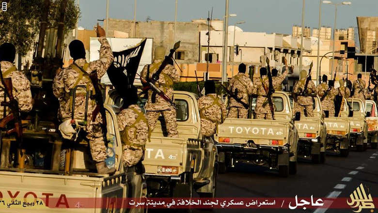 بالصور.."داعش" في استعراض للقوة بشوارع ليبيا B-Jva9CCUAAo2pw