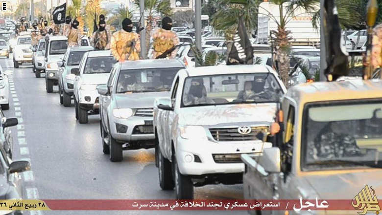 بالصور.."داعش" في استعراض للقوة بشوارع ليبيا B-Jvm3mCMAADH6W